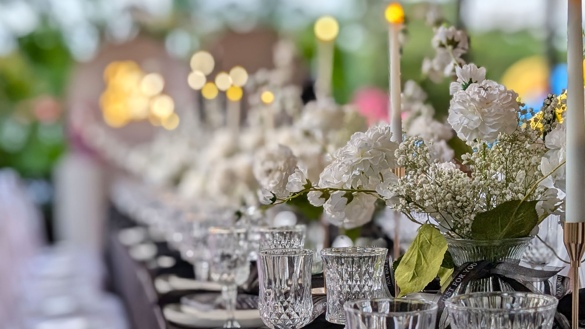 canary-gardens-decorated-table